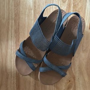 Sketchers Luxe Foam Wedges size 10